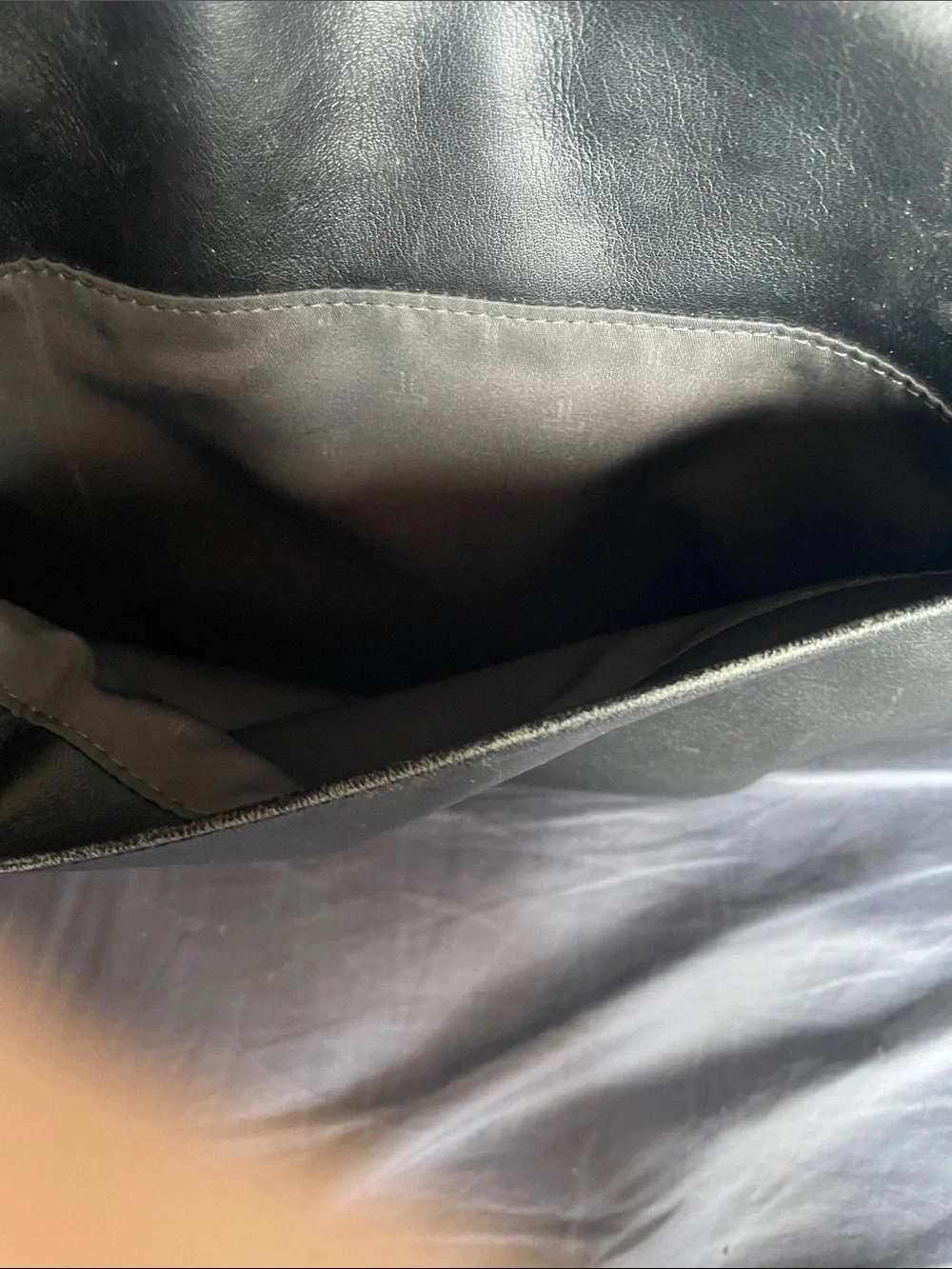 Tumi  Small  Multi  Compartment Black Leather Messenger Bag. Alpha Series.